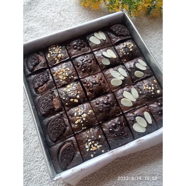 

PREMIUM FUDGY BROWNIES NYOKLAT SIZE 20 x 20cm