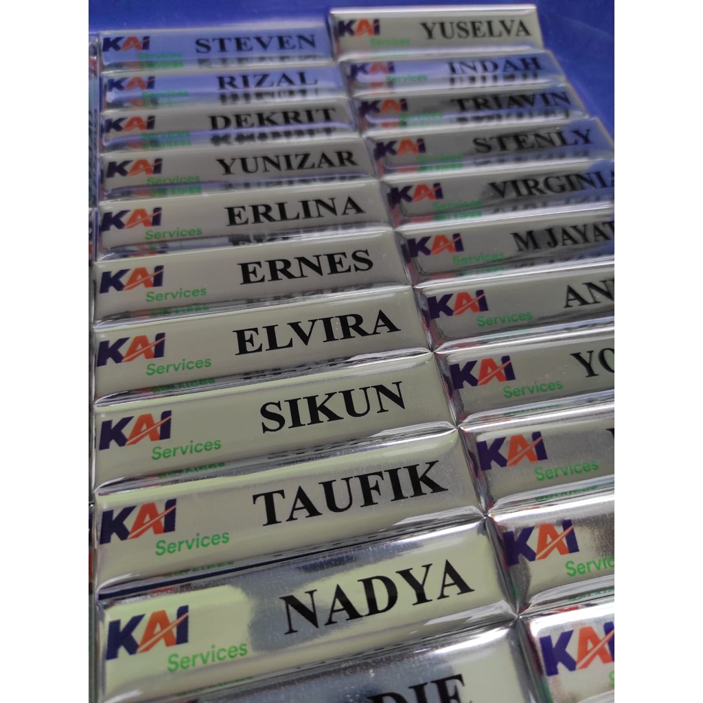 Name tag SILVER NAME TAG KAI SERVICE NAME TAG KAI WISATA PAPA NAMA KERETA API INDONESIA /nama dada/nametag/papan nama dada/nama dada akrilik resin peniti/magnet