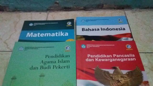 Ppkn Kelas 7 Smp Buku Pendidikan Pancasila Dan Kewarganegaraan Smp Kelas Tujuh Pkn Smp Kelas 1 Rev17 Shopee Indonesia