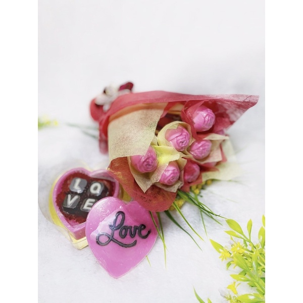 

Coklat Valentine / Set Bucket Cokelat dan Box / Coklat Huruf / Coklat Kado / Souvenir