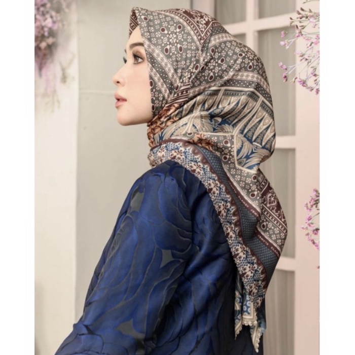 scarf wearing klamby julang