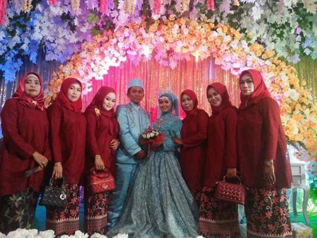 El Gros 2 - Cp Sofie Tunik Brukat  Lapis Furing Ld110cm Pjg 82cm+rok Batik Silk Pinggang Karet