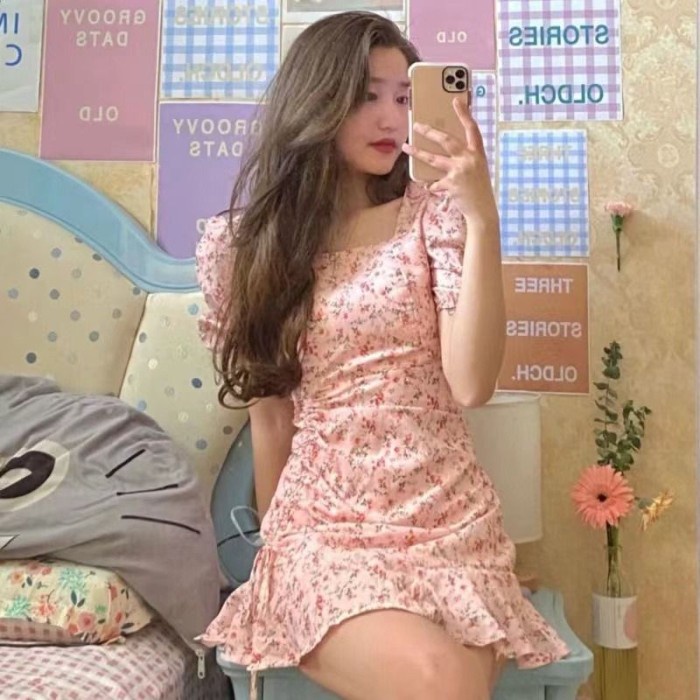 Mochiimiu Mini Serut Dress Pendek Motif Bunga Pink Model Serut Gaya Korea Ukuran S-XL Panjang 75 cm 