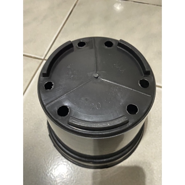 Pot Tanaman / Pot Bunga Hitam 20 cm