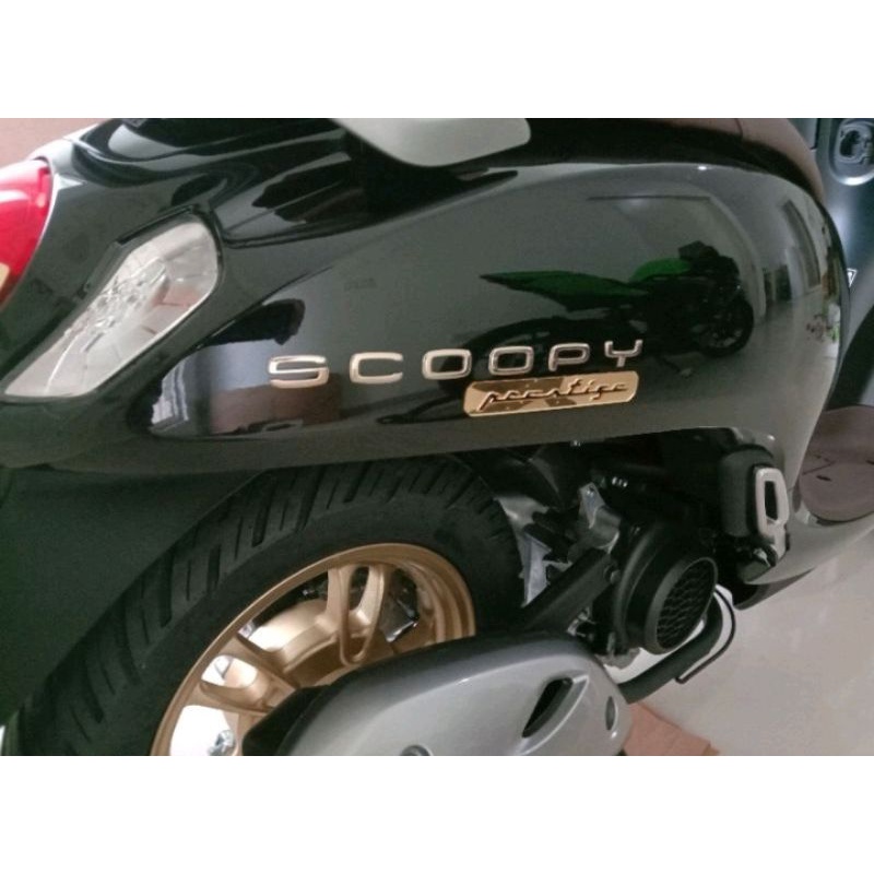 Emblem Prestige New Scoopy 2021 - 2022