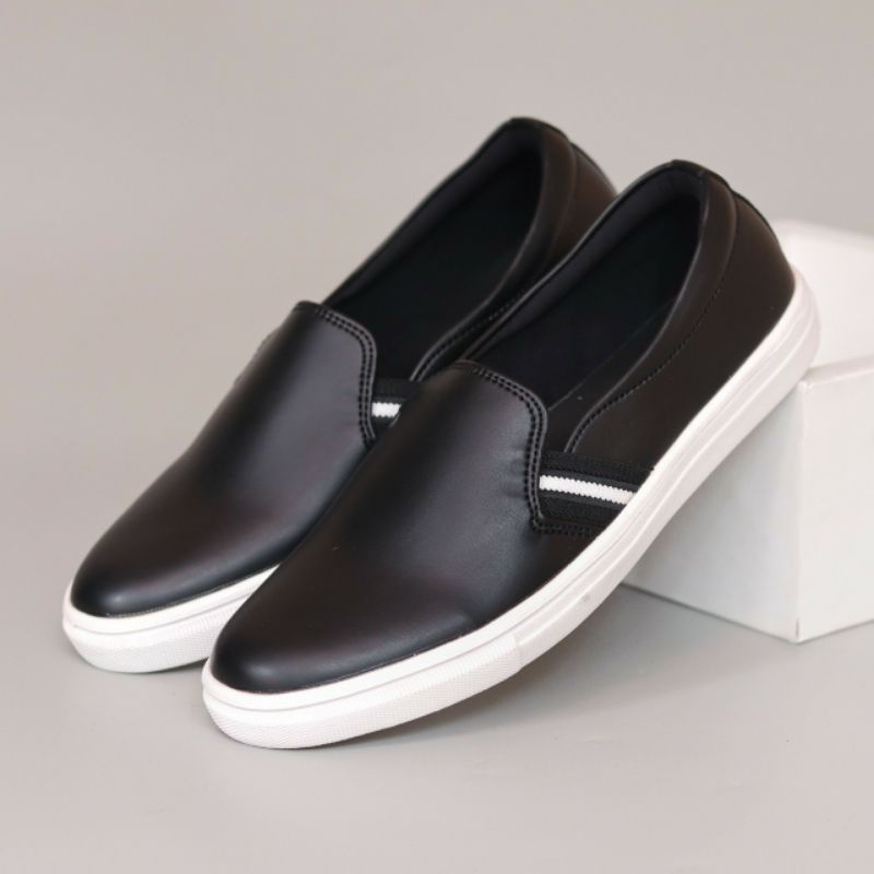 bungkusuku indra - Sepatu Casual Slip On Kulit Pria Sepatu Slip On Sneakers Kasual Santai Kerja