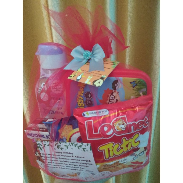 

Snack Ulang Tahun Kotak Makan & Botol Minum