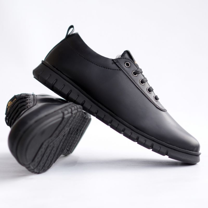 WOLF x JOHN SMITH Monday Oxford Full Black Sepatu Pantofel Pria Kasual Kerja Kuliah Kondangan Trendy