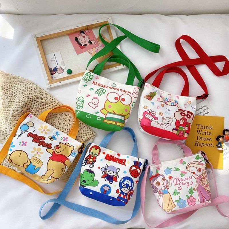 NAOMI - NEW MOTIF Yoshi Tote Bag Canvas Bag Import - Tas Anak Selempang Import - Hello Kitty Sling Bag - minnie mickey mouse - frozen - pink princess - duyung - Karakter Canvas Premium Cantik Cute - Tas Selempang Anak Perempuan - Girls Bag- naomi bag