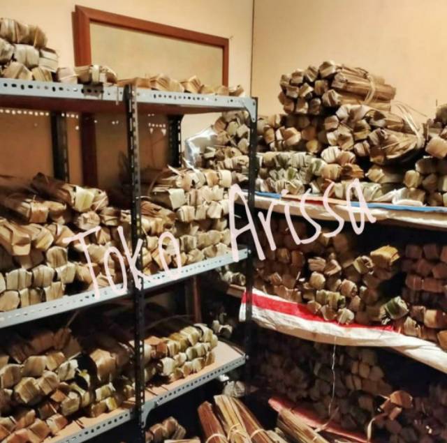 

HG Gula Aren Bungkus Daun Tradisional Dataran Tinggi Bandung