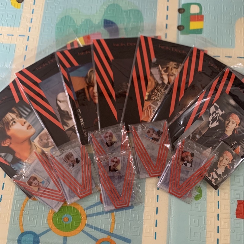 WAYV Kick Back Photo Holder Keyring, AR Photo Card + Photo Frame Set Kun Ten Winwin Lucas Xiaojun He