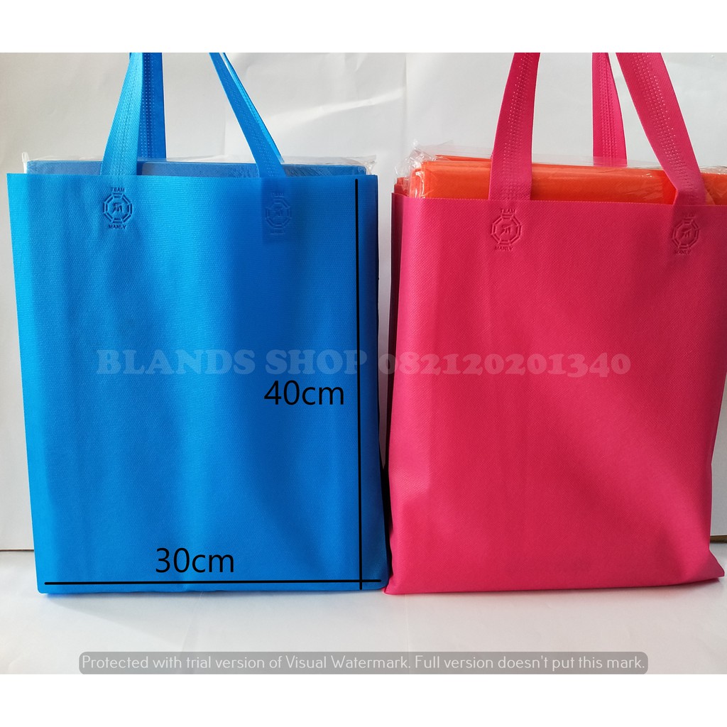 

Tas Kain Spunbond Lipat Samping 30 x 40 x 8 Murah Furing Goodie Bag