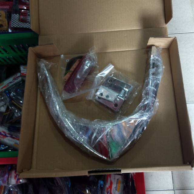 Behel besi belakang pegangan motor Beat Malaysia plus lampu