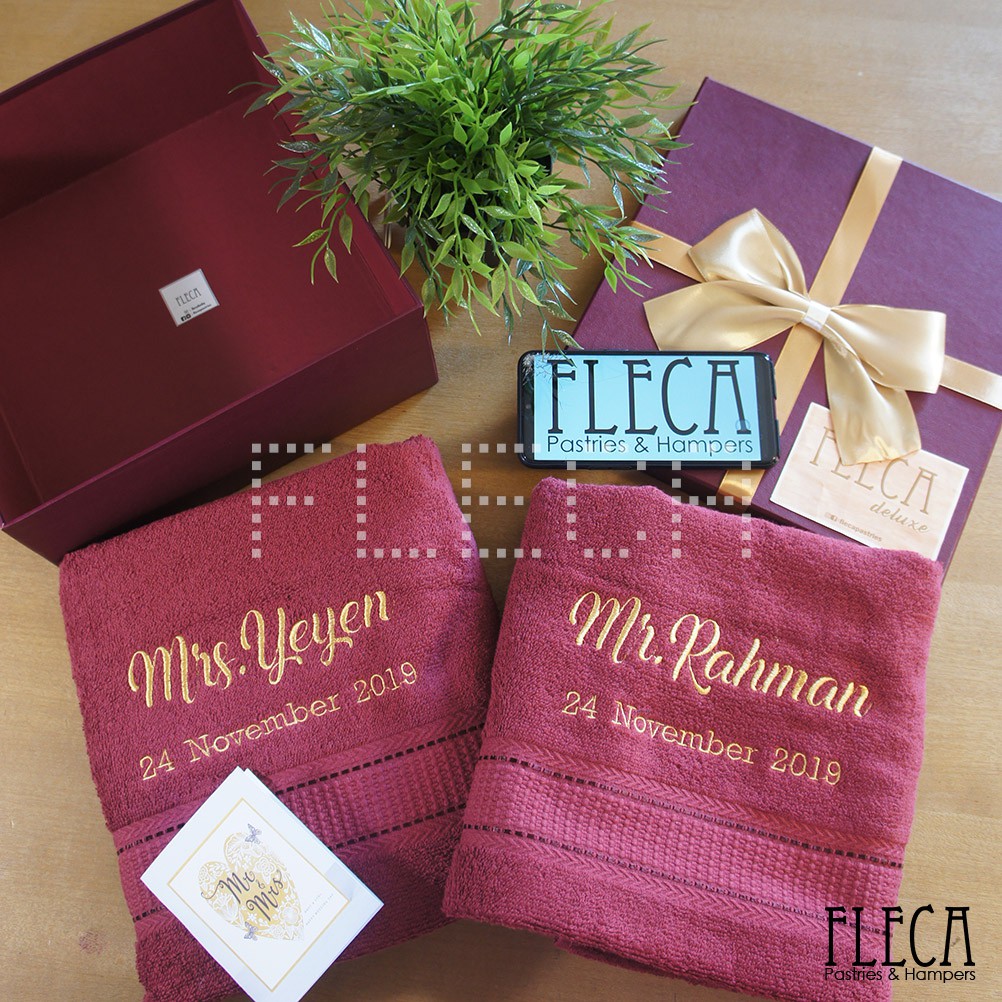 Giftset Handuk Custom Nama Fleca Deluxe Hamper 70x135 Couple Kado Pernikahan Towel Mandi Hantaran