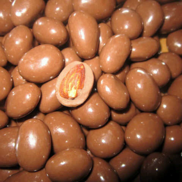 

500 Gram Coklat isi Almond ( Chocolate Almonds )