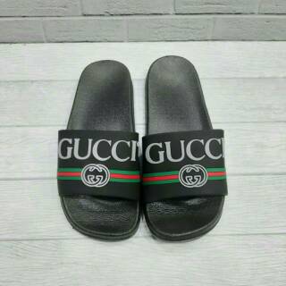 gucci gg supreme tiger slides