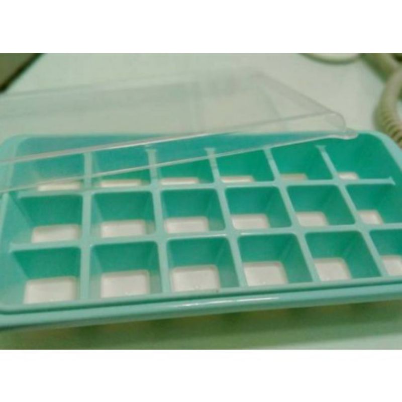 cetakan es batu kotak kulkas/es batu