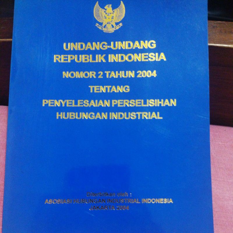 Buku Undang Undang Penyelesaian Perselisihan Hubungan Industrial 2004
