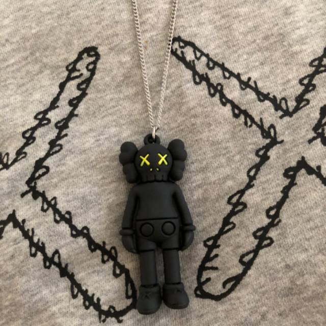 KALUNG BONEKA KAWS