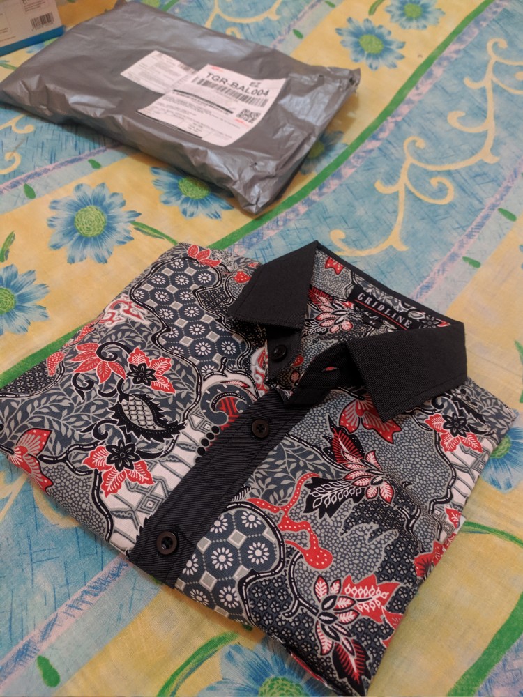 [gridline - R025] Kemeja Batik Pria Katun Lengan Pendek Regular Batik Abu Modern