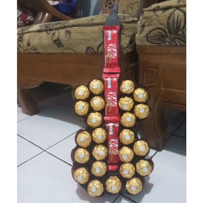 

gitar cokelat (hadiah ultah)