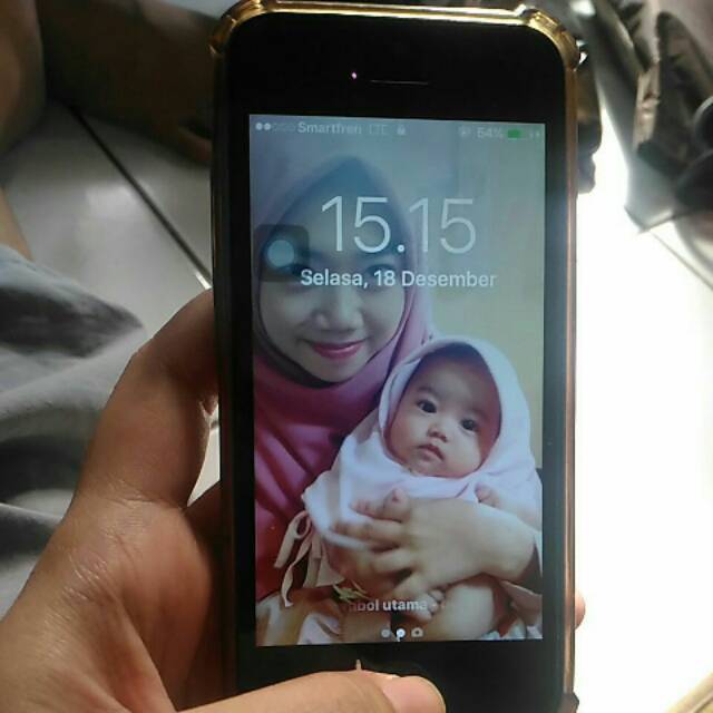 Iphone 5c second 16gb batangan minus speaker call  unit plus hp ucloud aman semua berfungsu denvan b