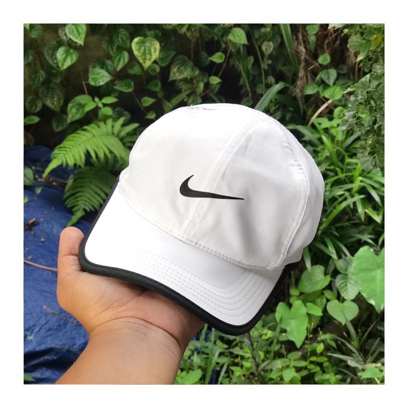 white nike casual