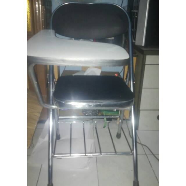 Kursi kuliah , kursi kampus , kursi belajar