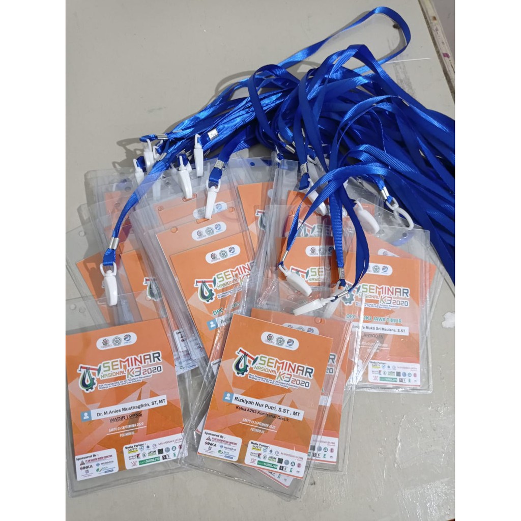 

name tag, kartu identitas, keplek nama