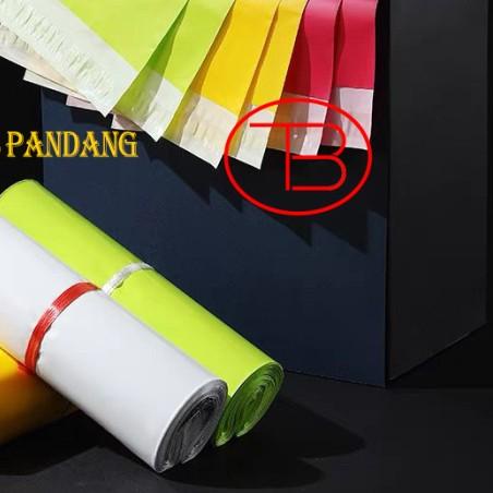 

Polymailer Plastik Packing Olshop 20x40cm Hitam Glossy 50Micron Tebal - Hitam Ekonomis