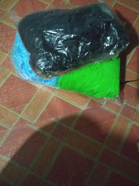 Daun Resleting Hitam