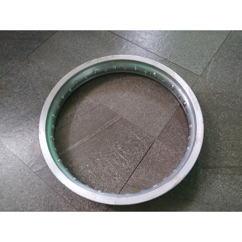 Velg TK Japan 17 x 215 Silver kondisi retak dikit TAG TMT TAKASAGO DAYTONA MIZZLE GP WHEEL