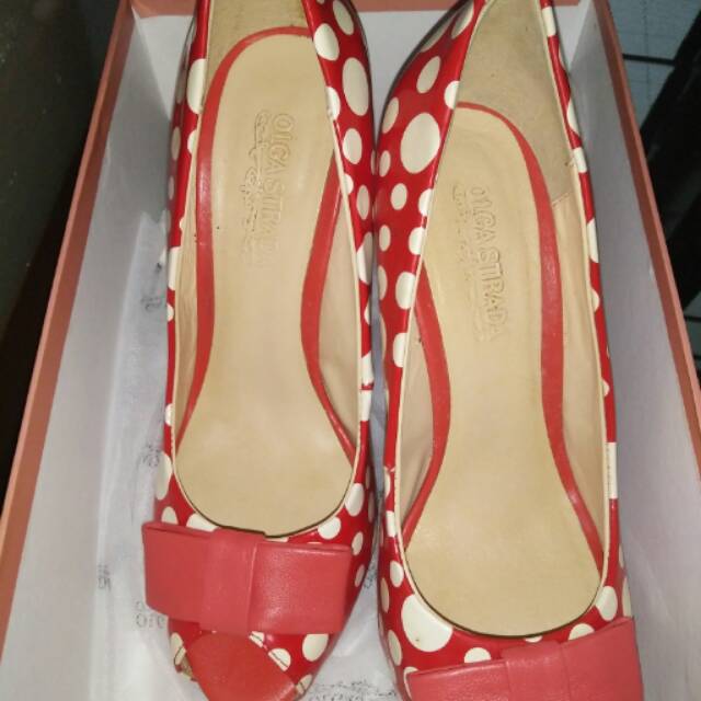Sepatu high heels olga strada