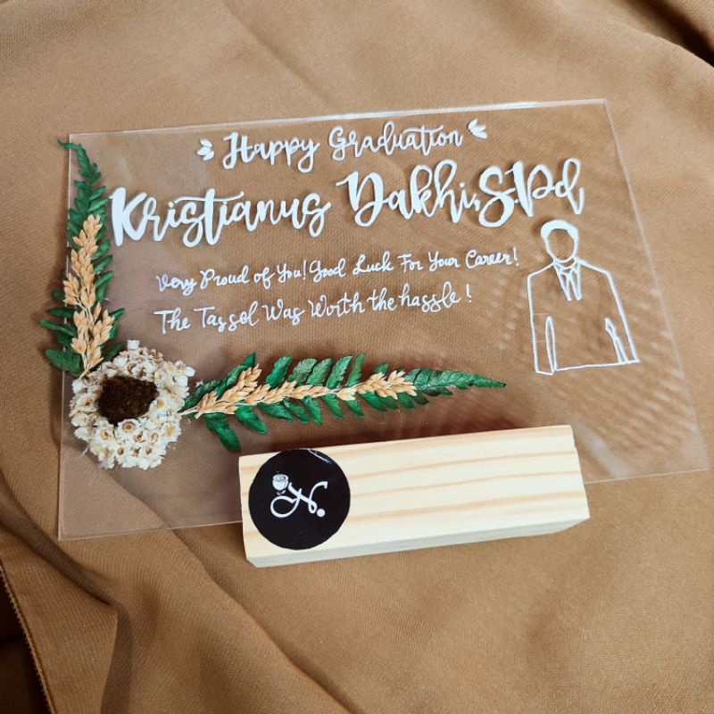 

Acrylic Lettering with Dried Flowers & Lukis Foto