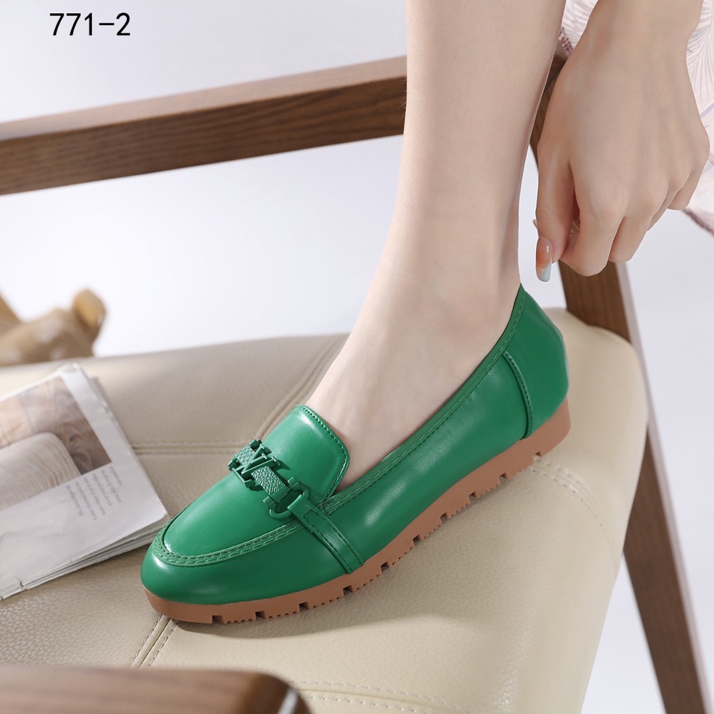 Leather Logo Buckle Flat Shoes 771-2