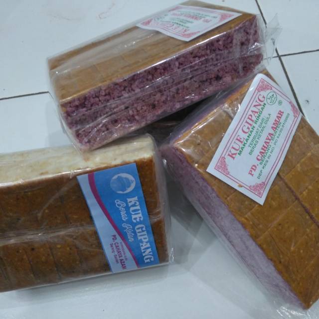 

Kue gipang ketan merah & ketan putih