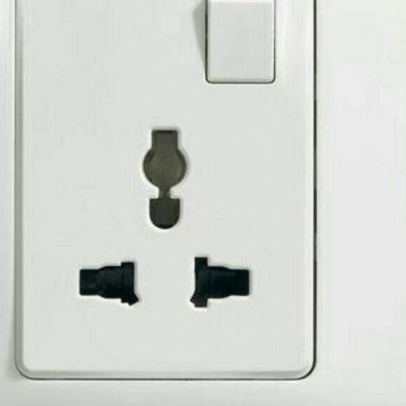 ➢ Legrand 281120 Stop kontak Universal ♠