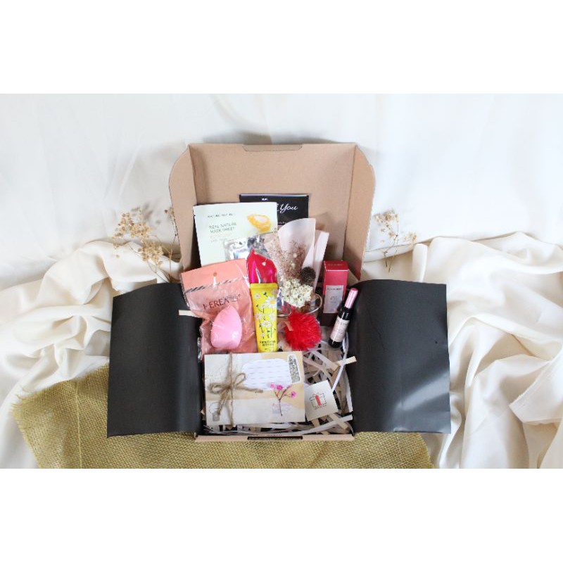 

Skincare Gift Box / kotak kado / Birthday / skincare / graduation / kado valentine