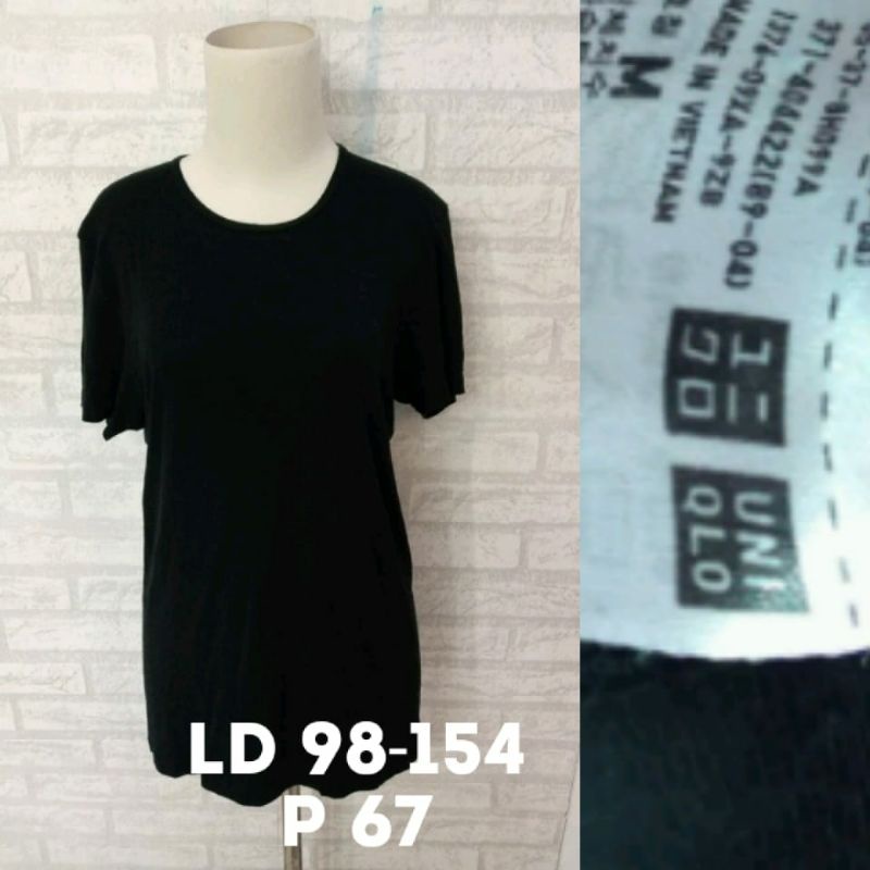Kaos uniqlo