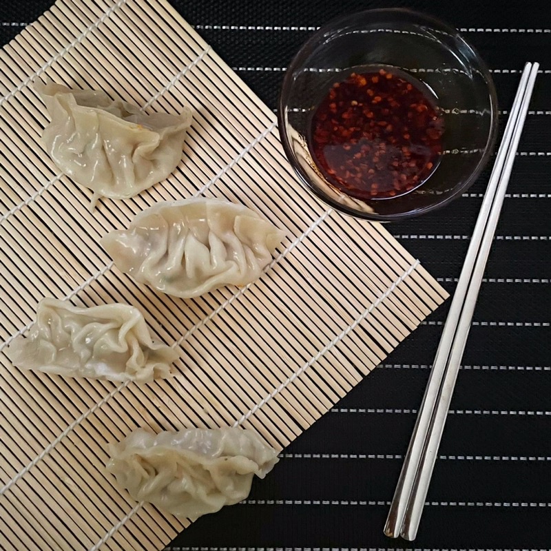 

PAKET GYOZA | JAPANES GYOZA | HALAL | 1 PAKET ISI 10 PCS + CHILI OIL