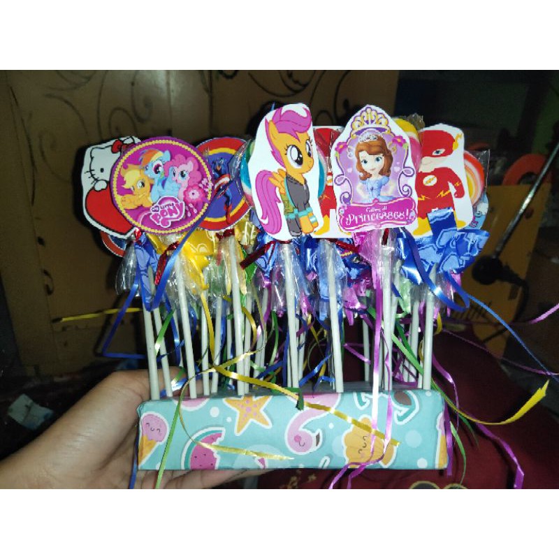 

Permen lollipop free stiker karakter lucu souvernir ulang tahun