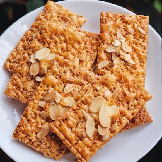 

KERING-KUE- ALMOND CRACKERS KUE KERING MISOL NETTO 100 GR KEMASAN PLASTIK -KUE-KERING.