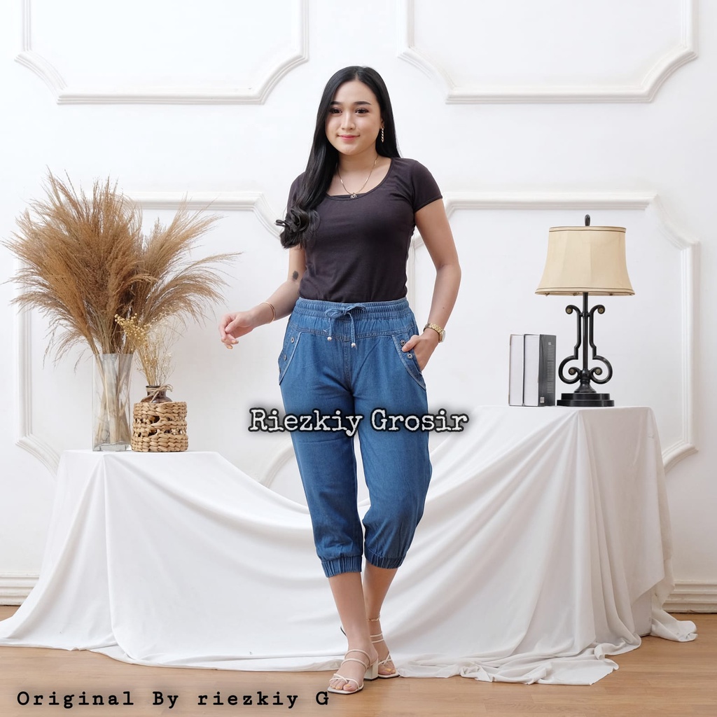 CELANA JOGGER PENDEK JEANS WANITA/CELANA JOGER PENDEK 7/8 CEWEK/CELANA JOGGER PENDEK STANDAR &amp; JUMBO  Celana Jogger Jeans 7/8 Untuk Wanita Dewasa . Celana Pendek Jogger Murah . Jogger Jeans 7/8