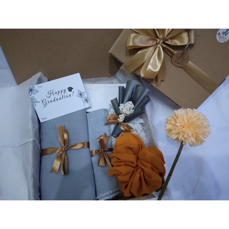 

Hampers hijab | Hampers lebaran | Hampers Idul Fitri | Hampers Ulang tahun