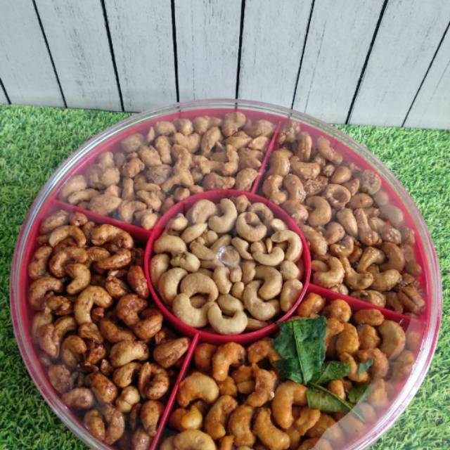 

Kacang mede sekat 5 Rasa/ enak, renyah, garing free box cantik/hampers kacang mede