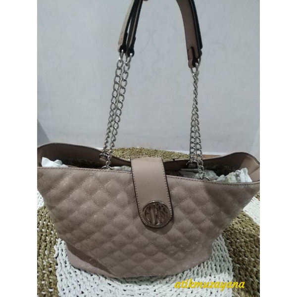 TAS GUESS PLUSH CARRYALL PRELOVED ORIGINAL ORI COUNTER