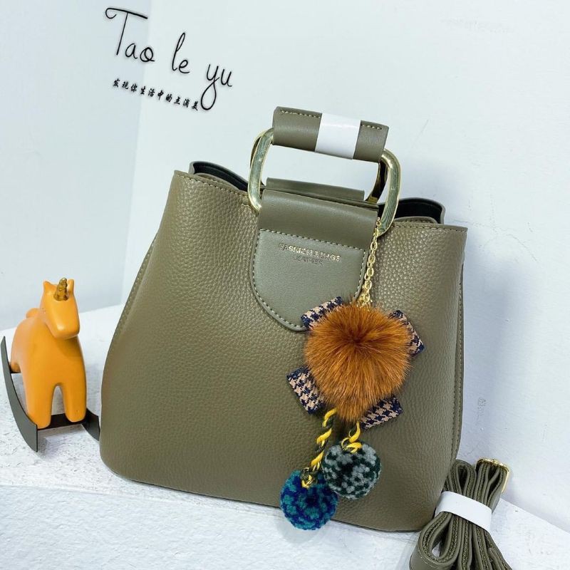 RIZKI2PUTERA TAS FASHION PREMIUM IMPOR BRAND TLY TAOLEYU CAP IKAN HOBO POMPOM HIGH QUALITY