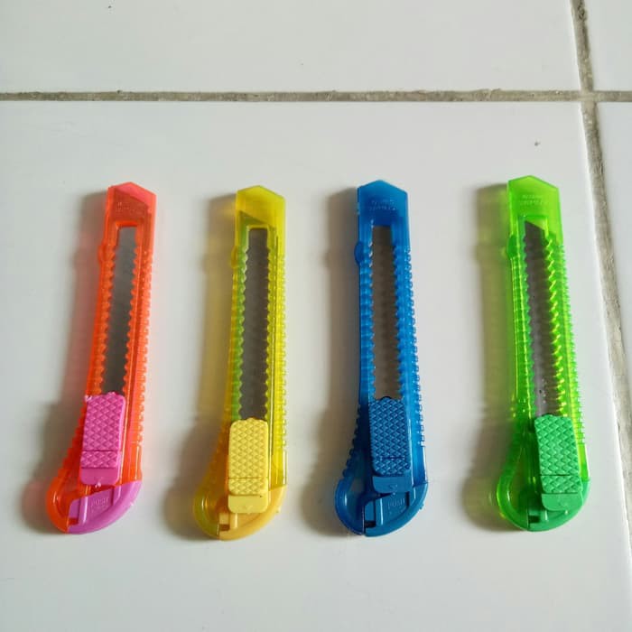 

karter Pisau Warna Cutter Ukuran Medium