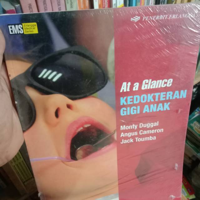 Buku kedokteran gigi anak.