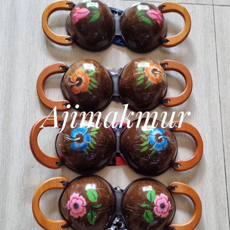 Tas batok utuh Hendel kayu / Tas wanita/ Tas unik/ Tas antik/ Tas Batok kelapa/ Tas tempurung/ Tas B